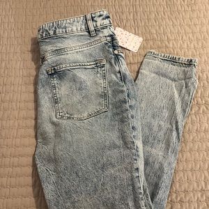 NWTFree people straight leg jeans size 29. No stretch!
